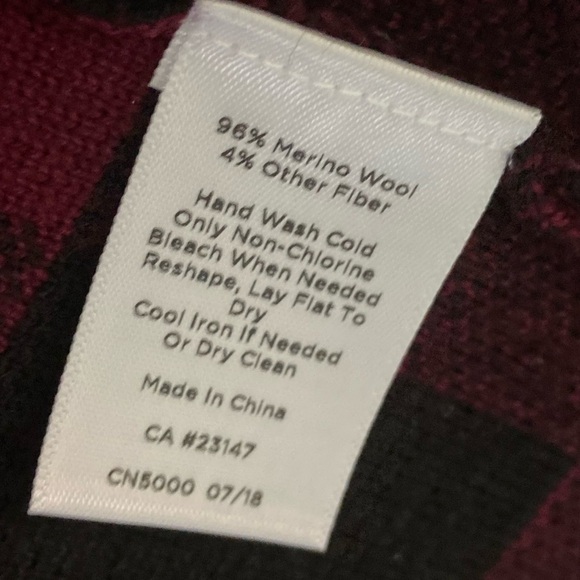 Talbots pure merino wool red/black plaid open front cardigan size medium petite - Picture 8 of 8